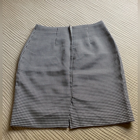 Moda International Houndstooth Mini Skirt 👡👡👡 - Picture 4 of 5
